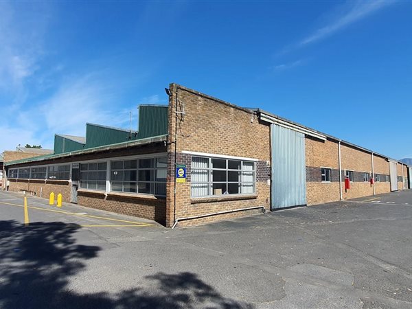 1 608  m² Industrial space