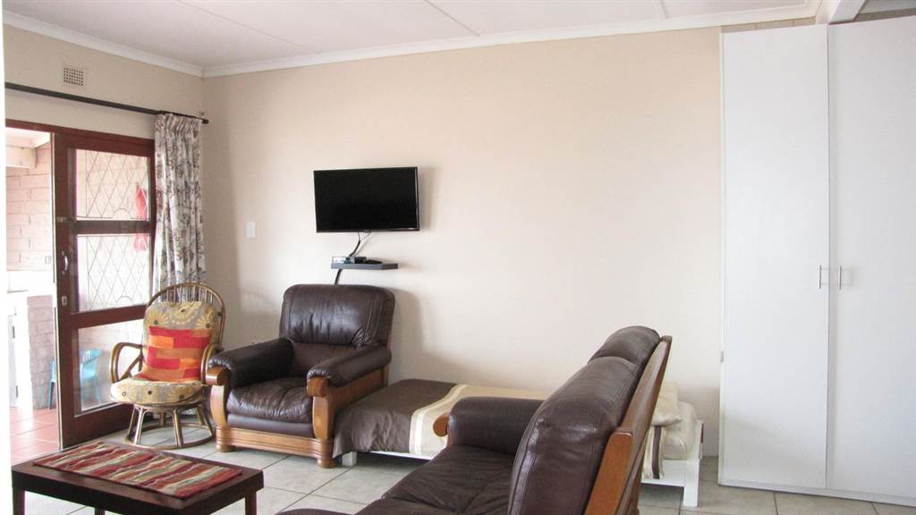 2 Bed Townhouse in Manaba photo number 4