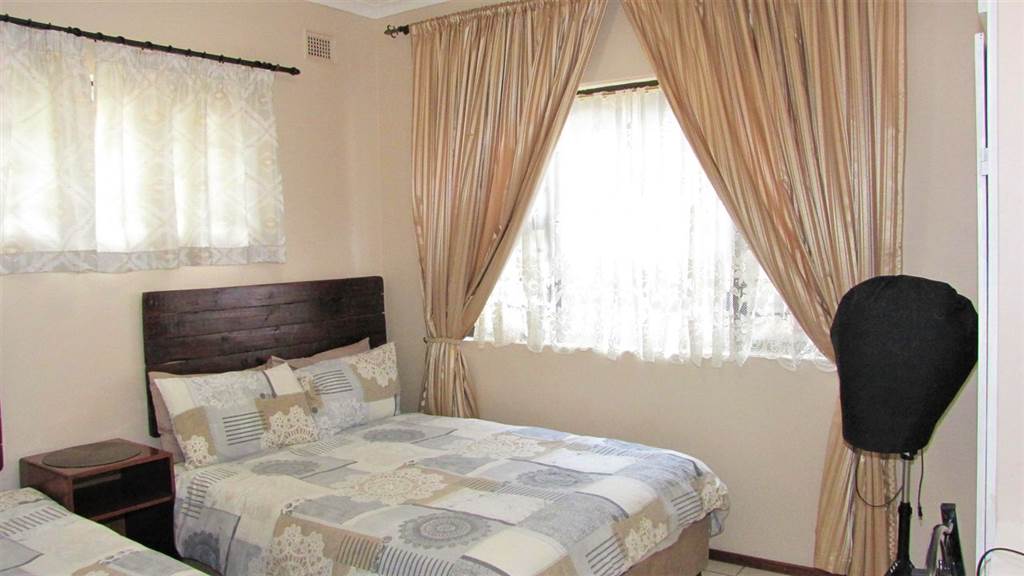 2 Bed Townhouse in Manaba photo number 9