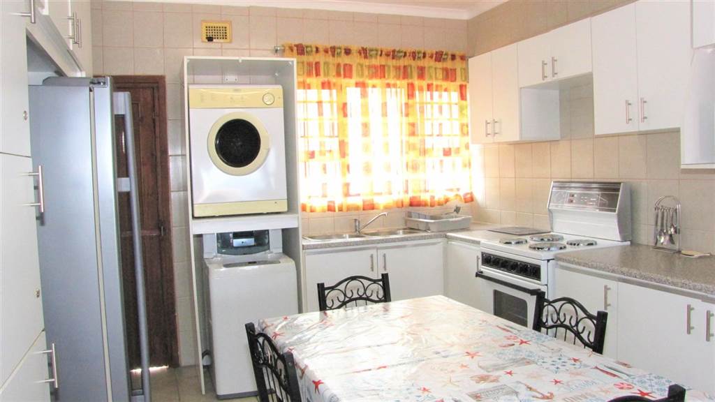 2 Bed Townhouse in Manaba photo number 6