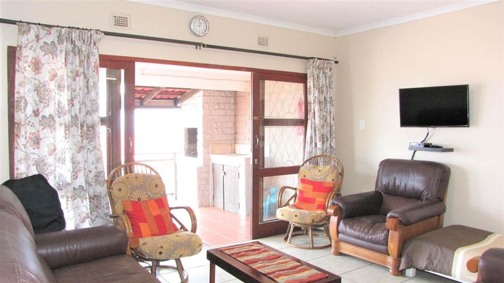 2 Bed Townhouse in Manaba photo number 5