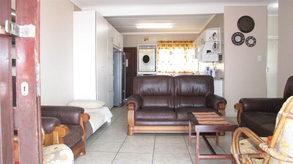 2 Bed Townhouse in Manaba photo number 3