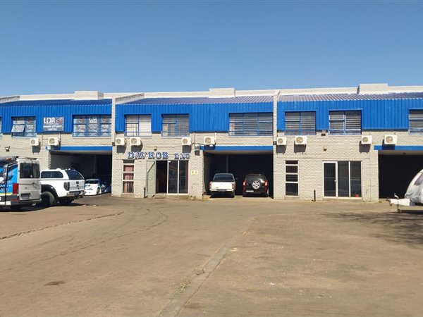 2100  m² Industrial space in Booysens