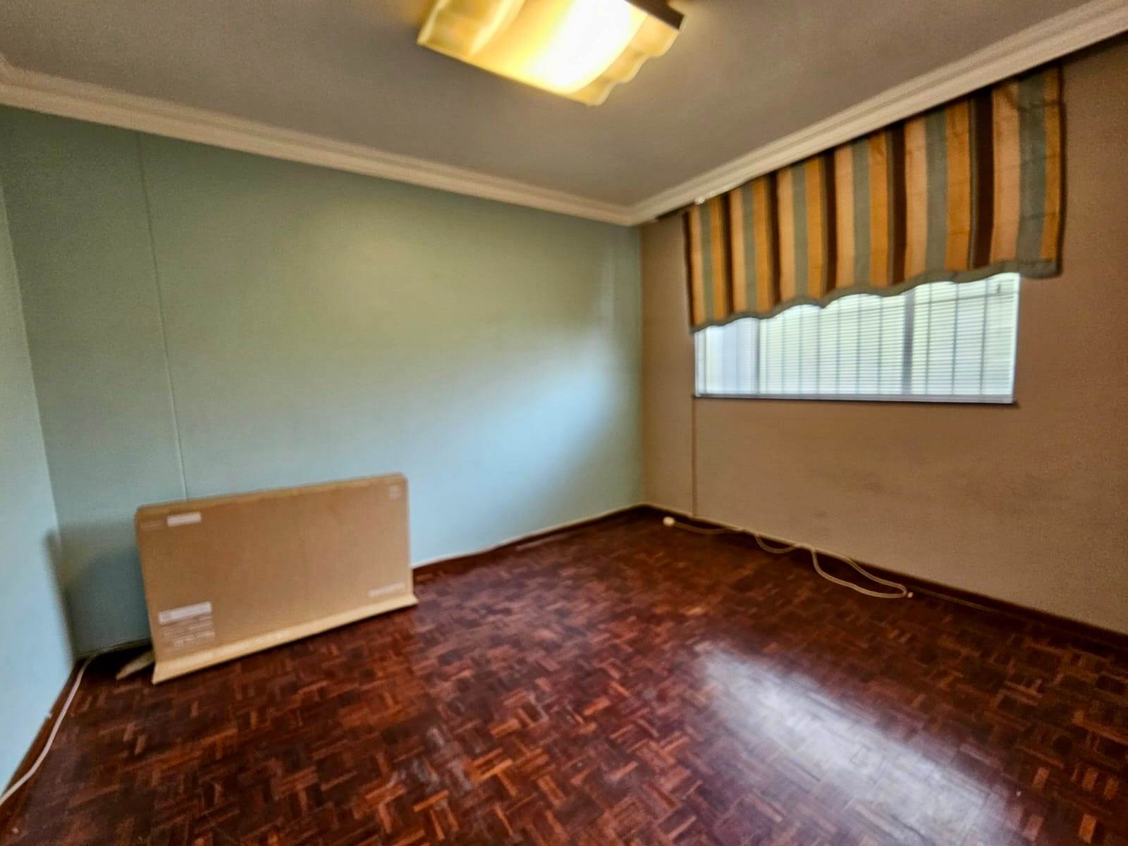 3 Bed Apartment in Parktown photo number 6
