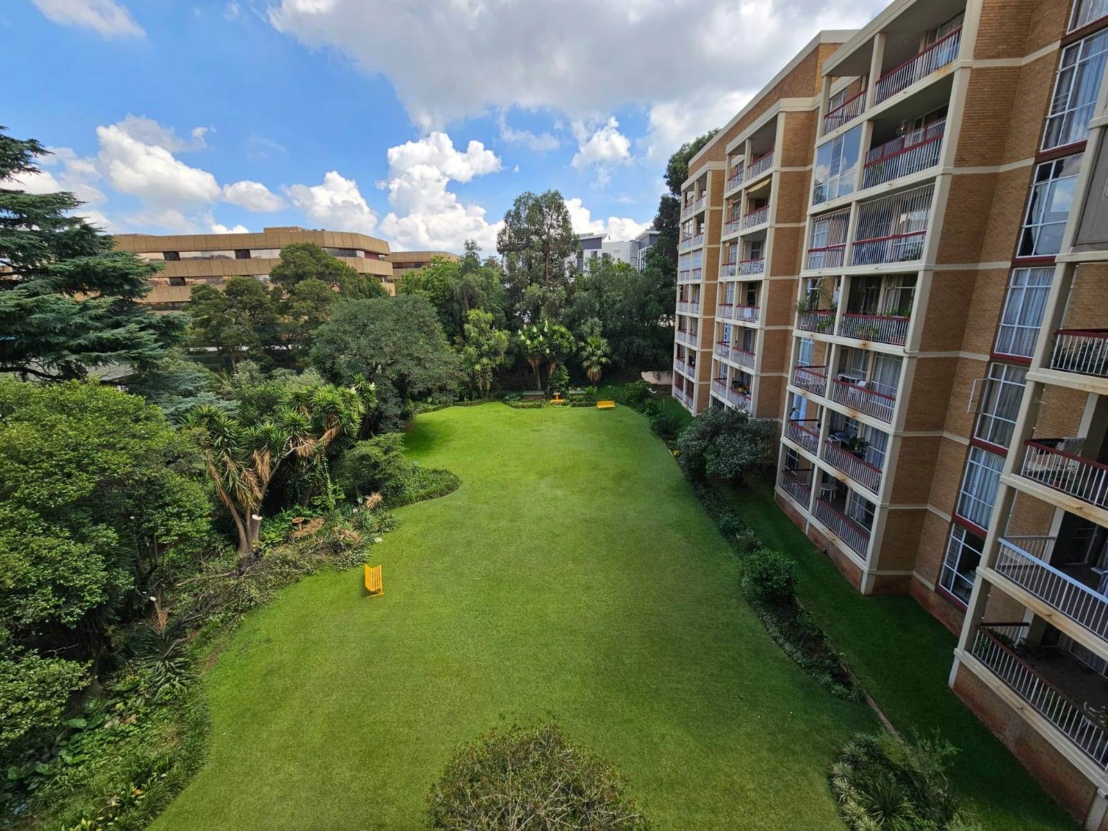 3 Bed Apartment in Parktown photo number 13