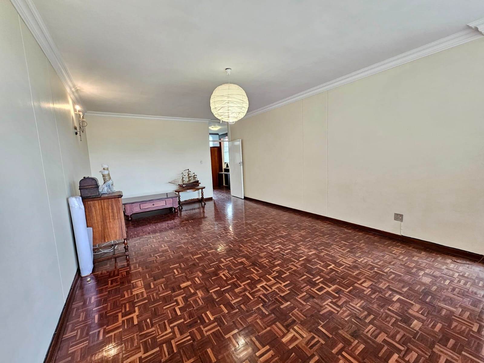 3 Bed Apartment in Parktown photo number 4