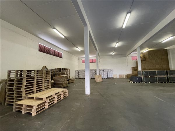 826  m² Industrial space