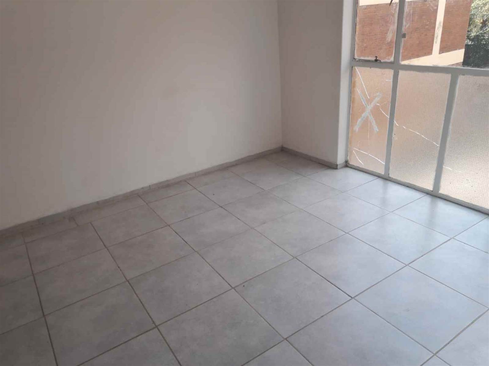 1 Bed Apartment in Yeoville photo number 12