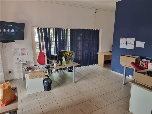 85  m² Commercial space in Northmead