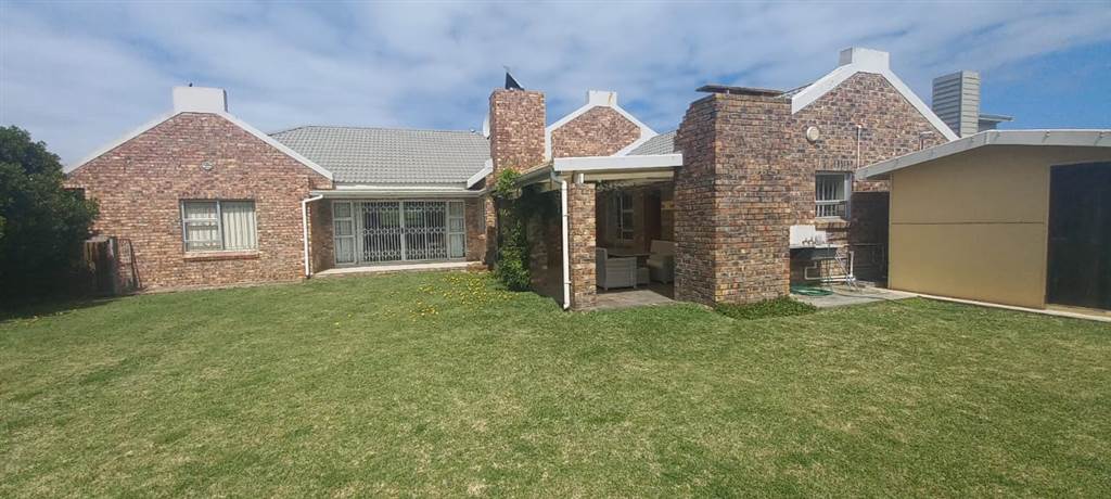 4 Bed House in Cape St Francis photo number 1