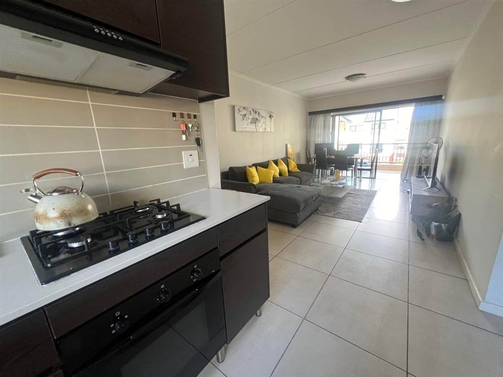2 Bed Apartment in Kyalami Hills photo number 8