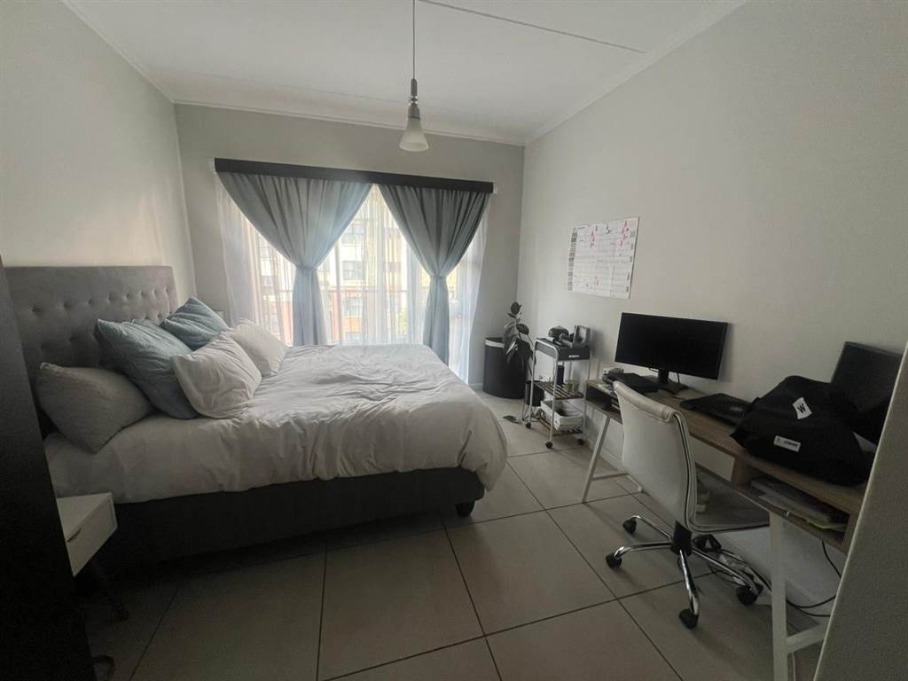 2 Bed Apartment in Kyalami Hills photo number 11