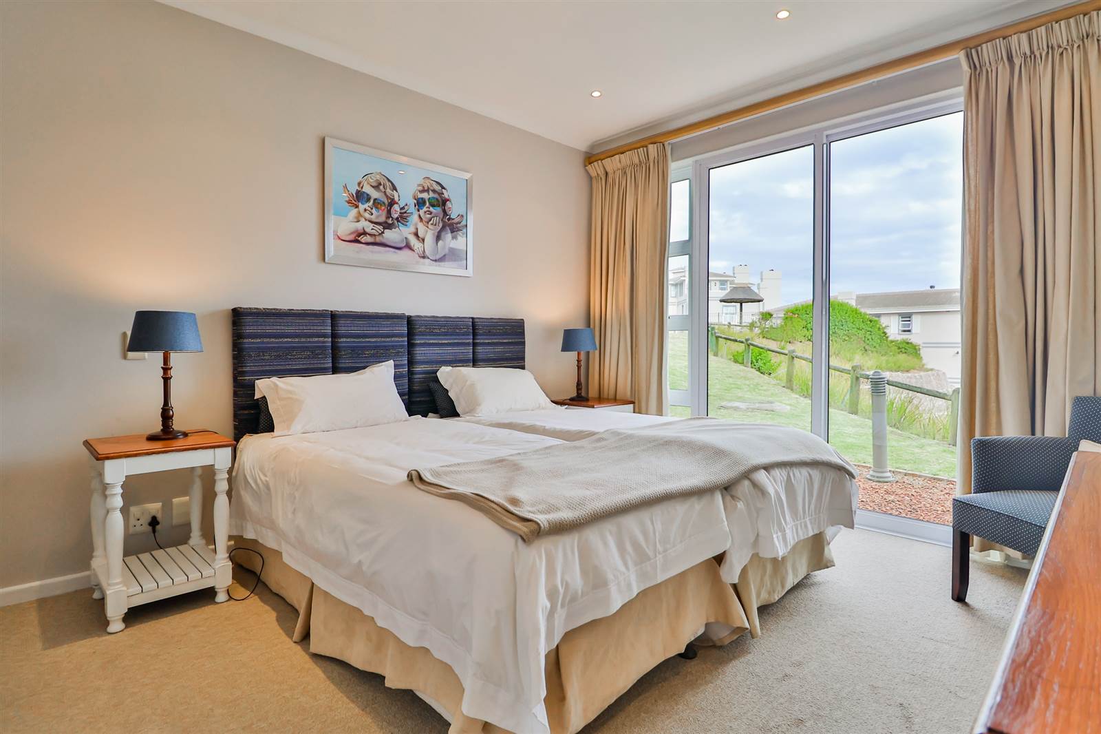 2 Bed Apartment in Pinnacle Point Golf Estate photo number 4