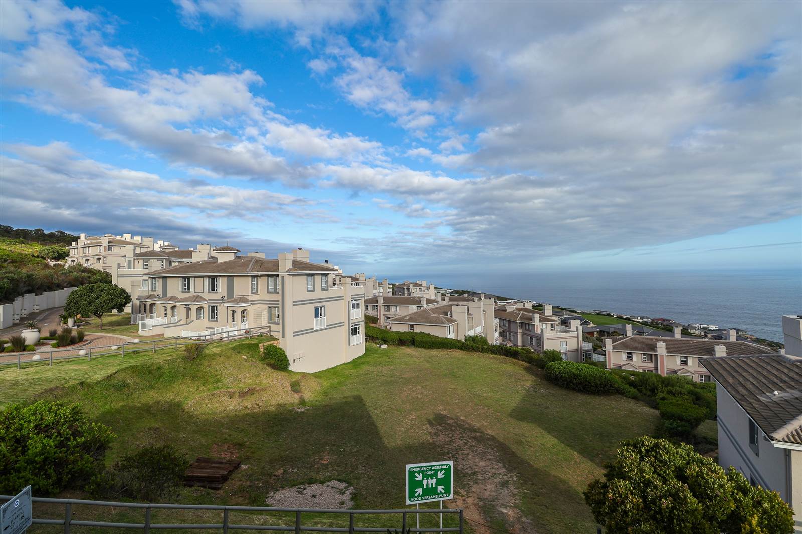 2 Bed Apartment in Pinnacle Point Golf Estate photo number 27