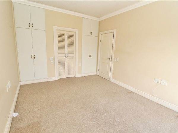 2 Bed Apartment in Bothas Hill photo number 9