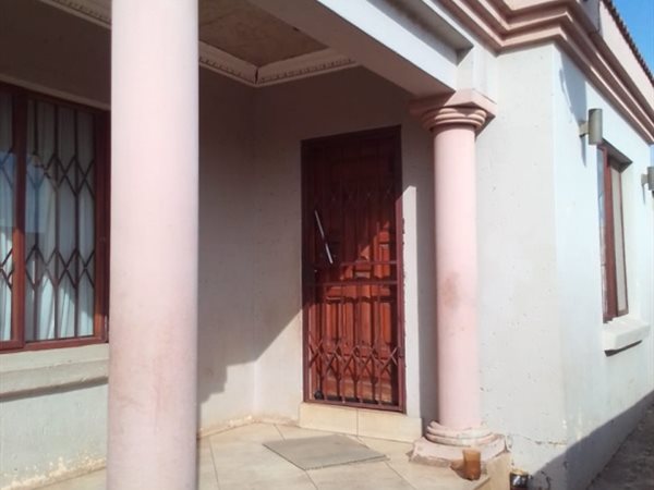 8 Bed House in Tembisa
