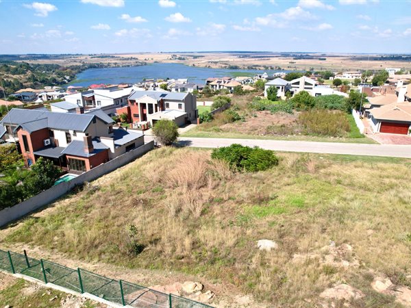 1 324 m² Land