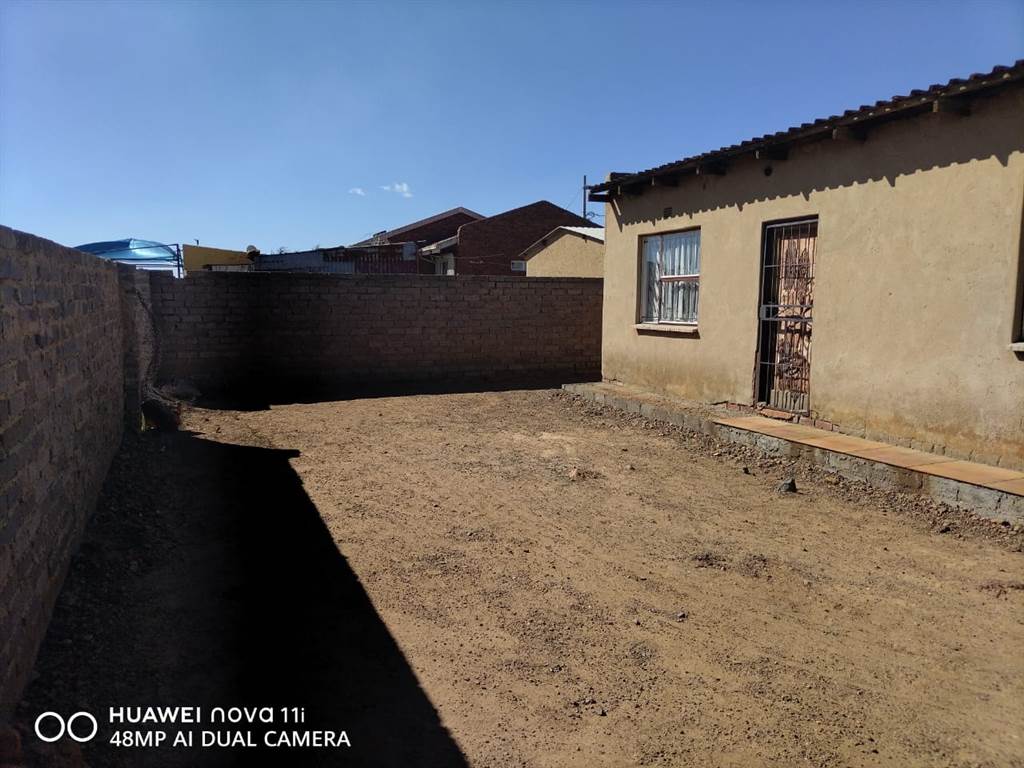 3 Bed House in Orange Farm photo number 3