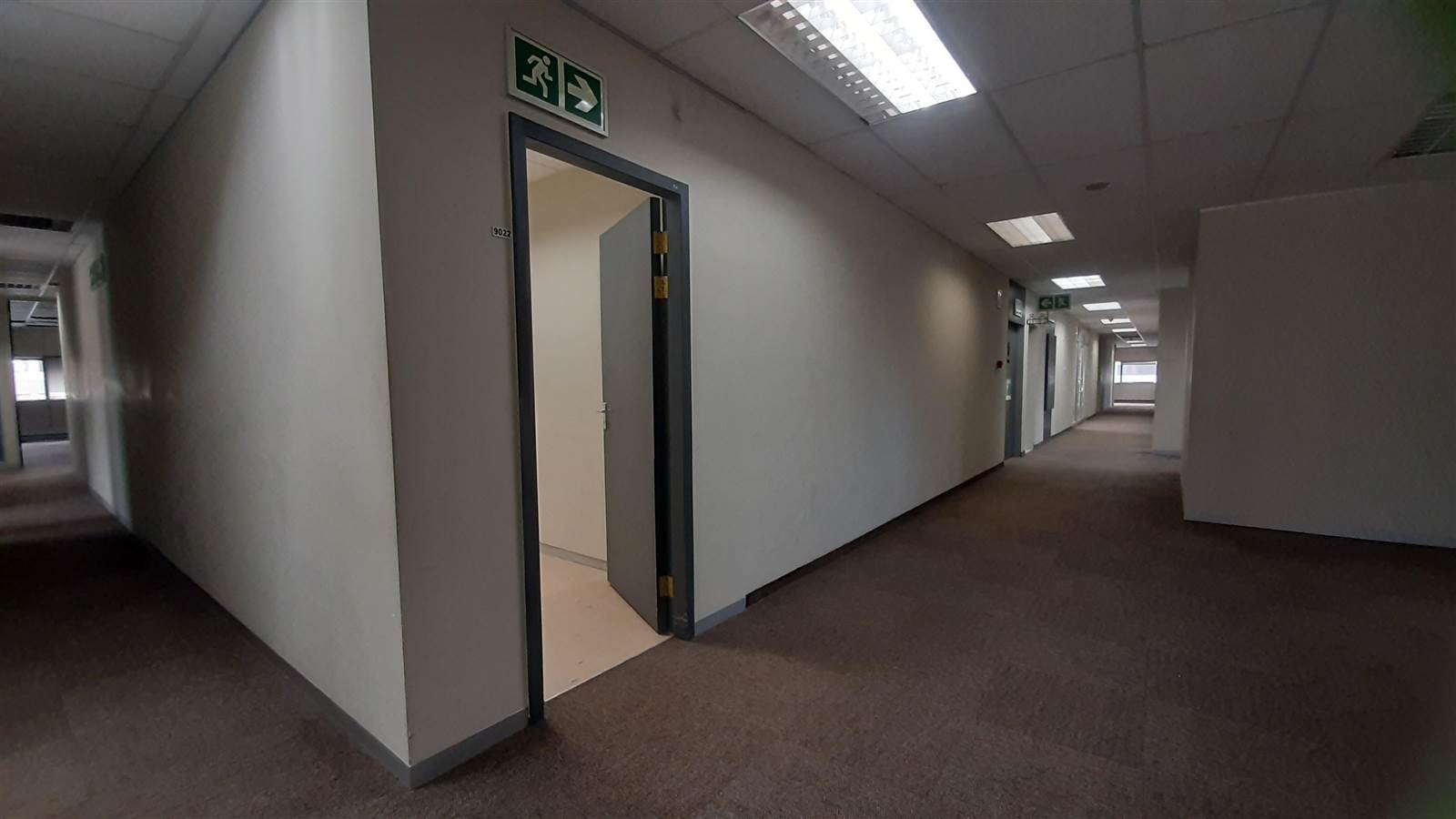 956  m² Commercial space in Cape Town City Centre photo number 13