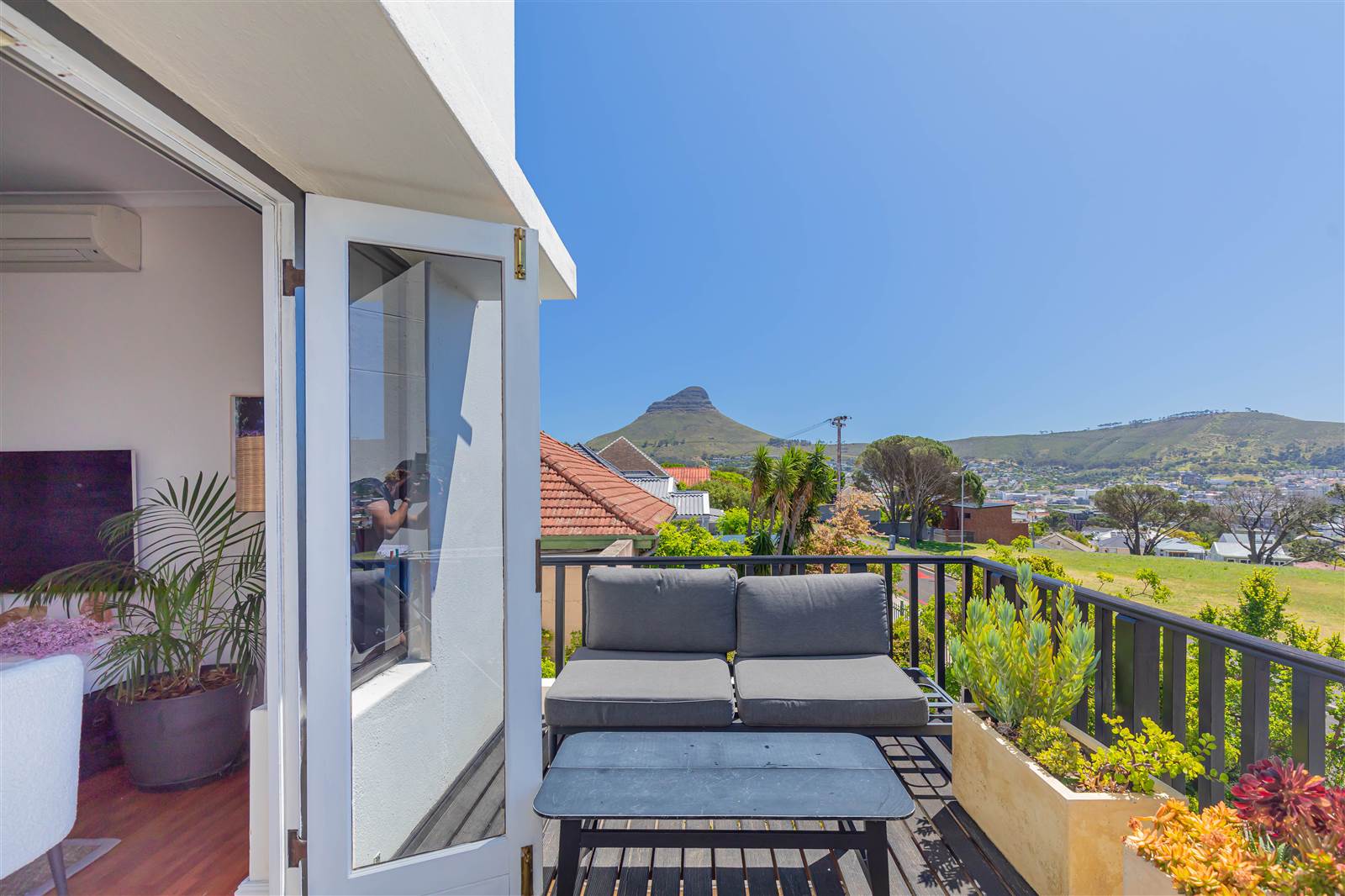 4 Bed House in Vredehoek photo number 6