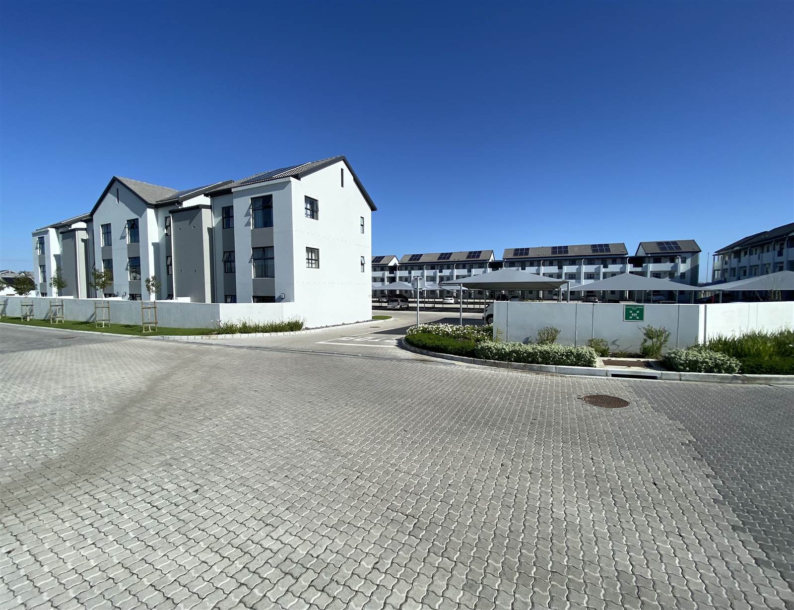 2 Bed Apartment in Brackenfell Central photo number 17