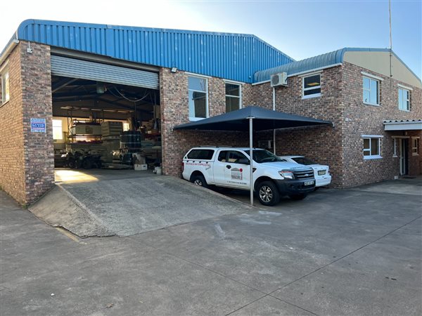 870  m² Commercial space in North End