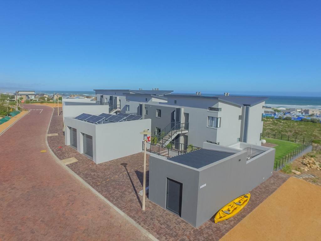 2 Bed Apartment in Stilbaai photo number 1