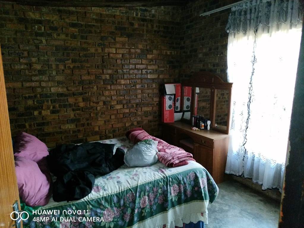 2 Bed House in Orange Farm photo number 9
