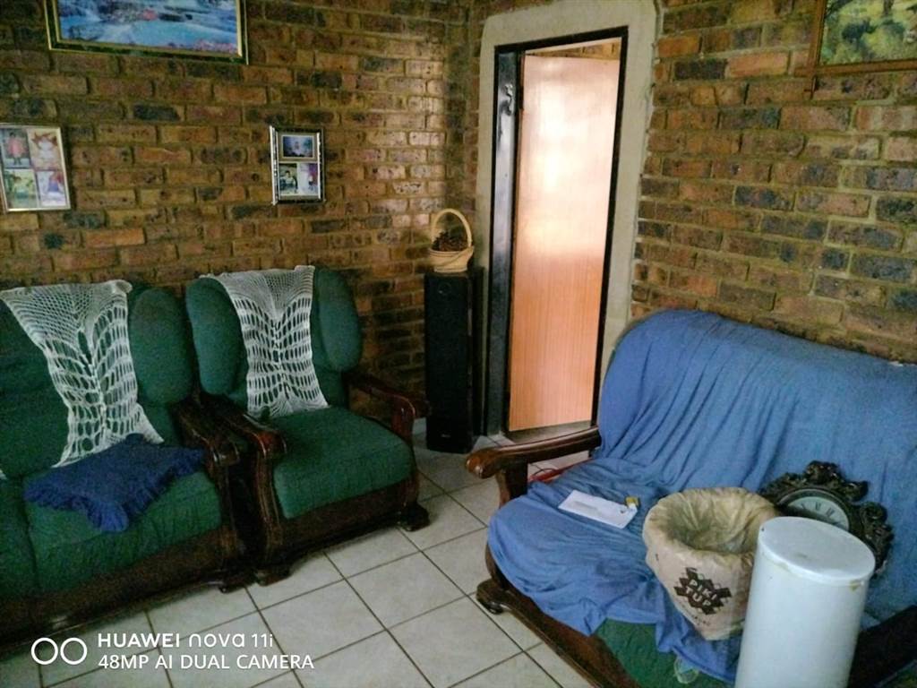 2 Bed House in Orange Farm photo number 12
