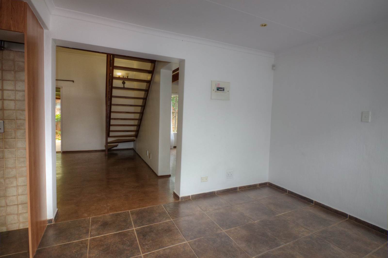 3 Bed Townhouse in Glen Marais photo number 4