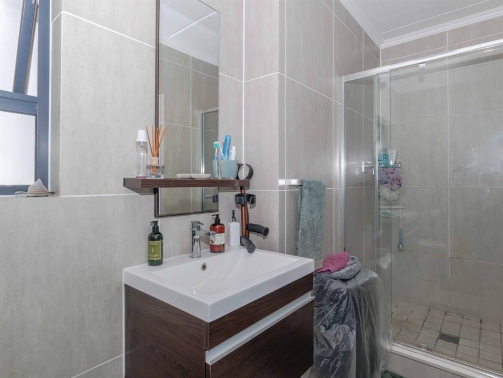 3 Bed Apartment in Greenstone Hill photo number 5