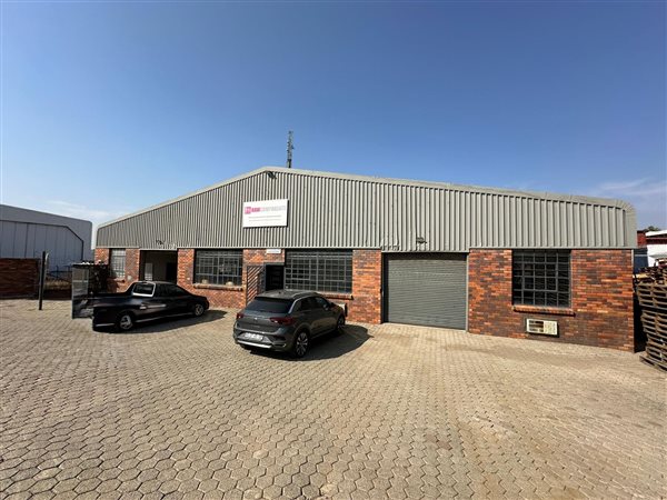 1 100  m² Industrial space