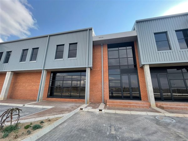 605  m² Industrial space