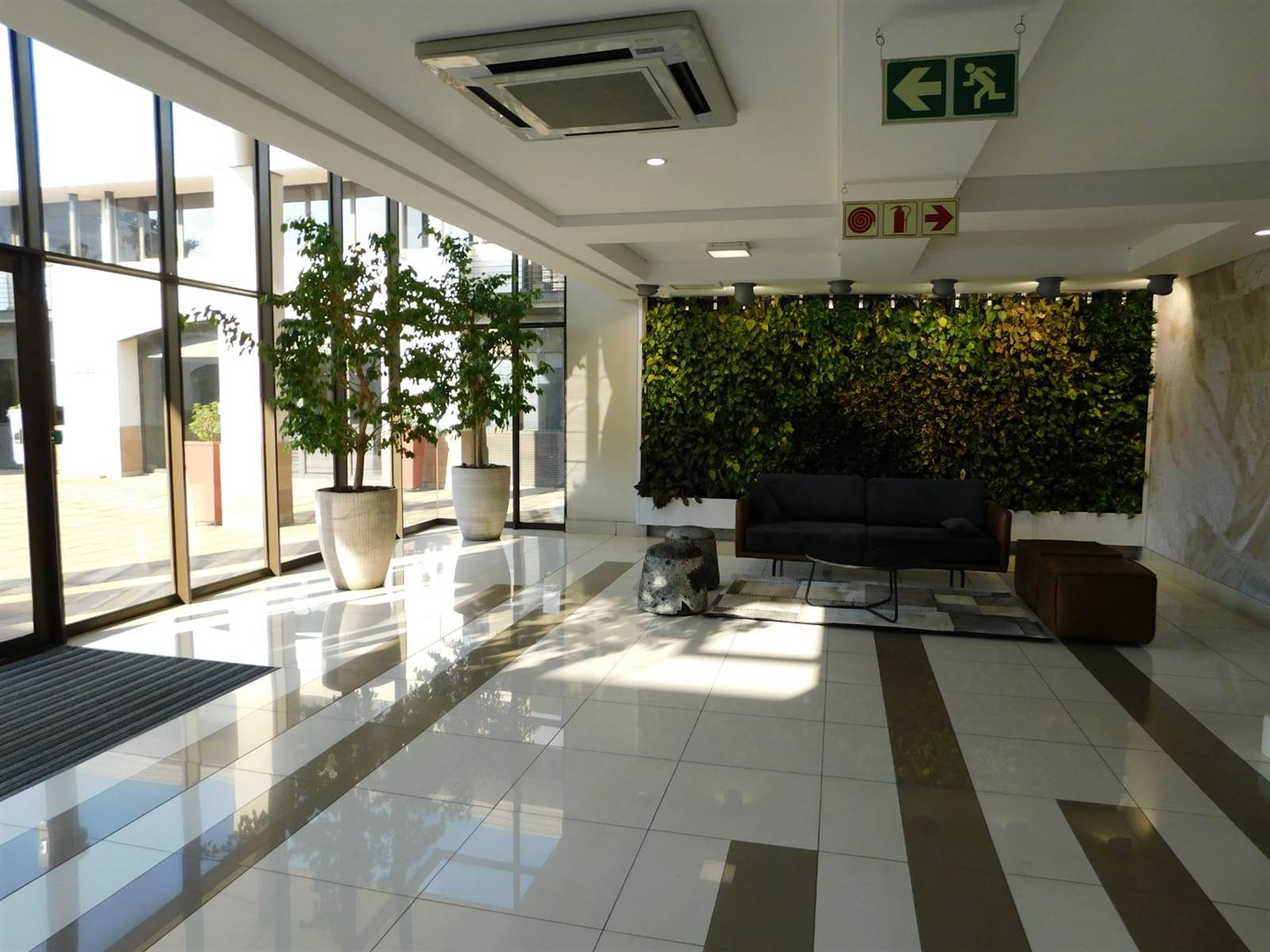 434  m² Office Space in Illovo photo number 4