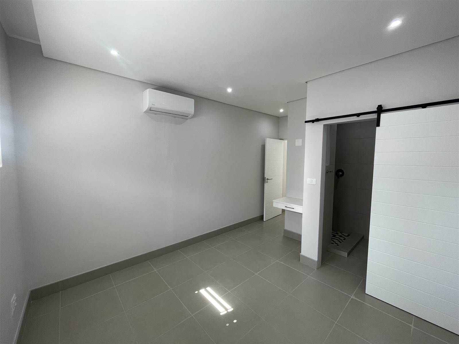 2 Bed Apartment in Simbithi Estate photo number 10