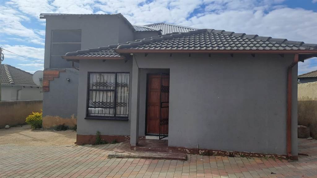 10 Bed House in Olievenhoutbosch photo number 2