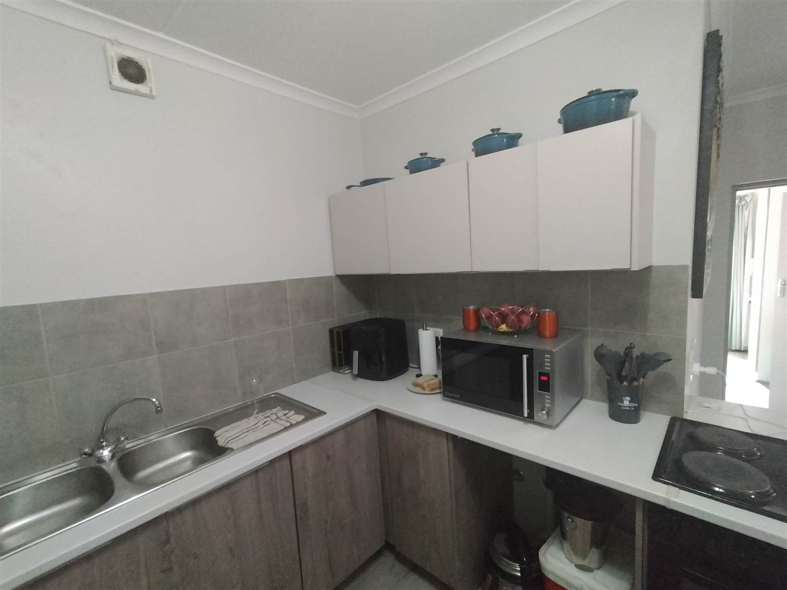 3 Bed Flat in Wolmer photo number 9