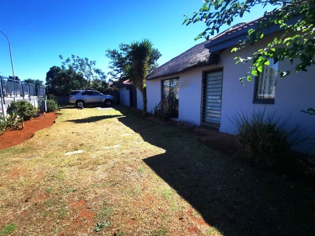3 Bed House in Lenasia photo number 5