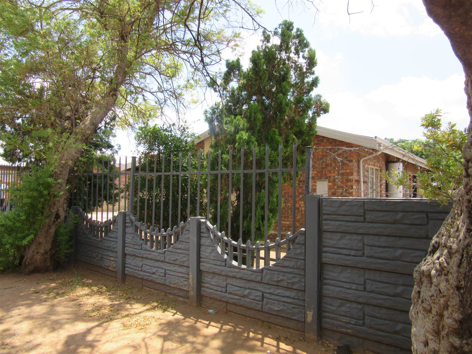 3 Bed House in Vryburg photo number 3