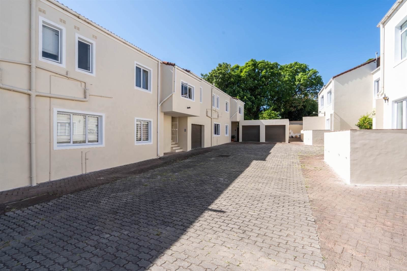 2 Bed Townhouse in Grahamstown Central photo number 4