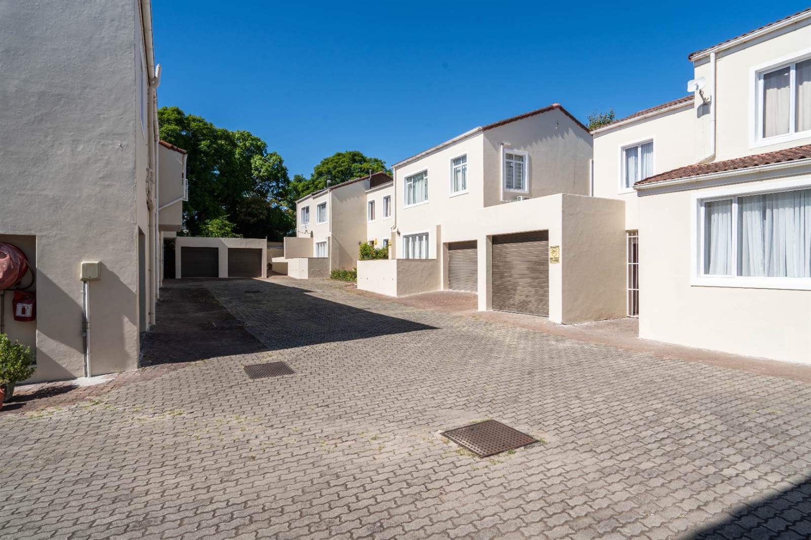 2 Bed Townhouse in Grahamstown Central photo number 1