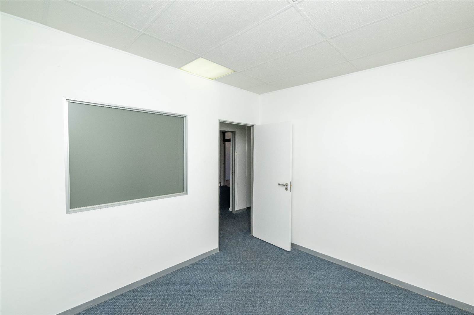 240  m² Commercial space in Oakdale photo number 2