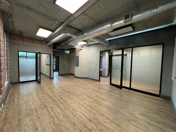 147  m² Commercial space