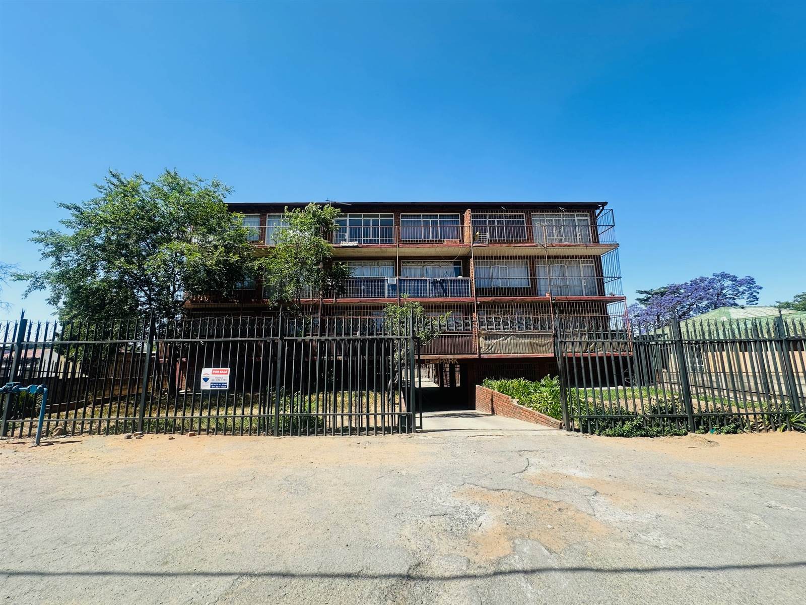 2 Bed Apartment in Germiston South photo number 1