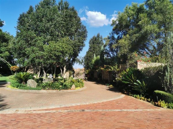 4 Bed House in Mooivallei Park