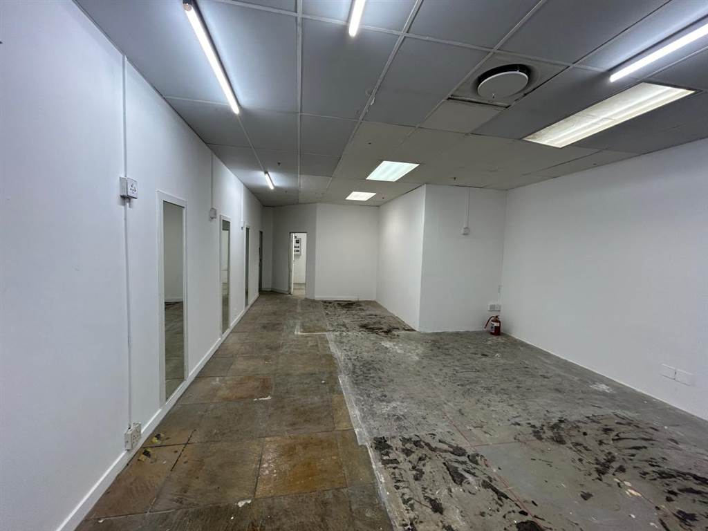 74  m² Retail Space in Claremont photo number 5