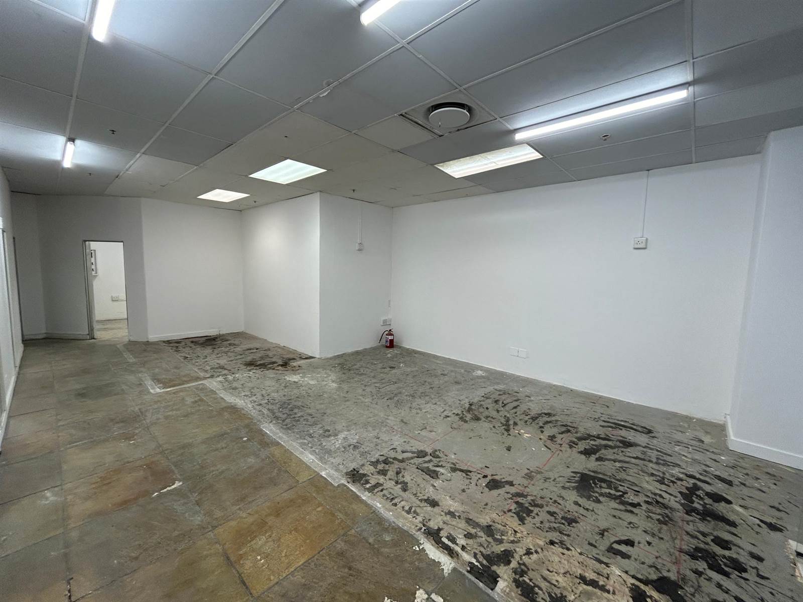 74  m² Retail Space in Claremont photo number 2