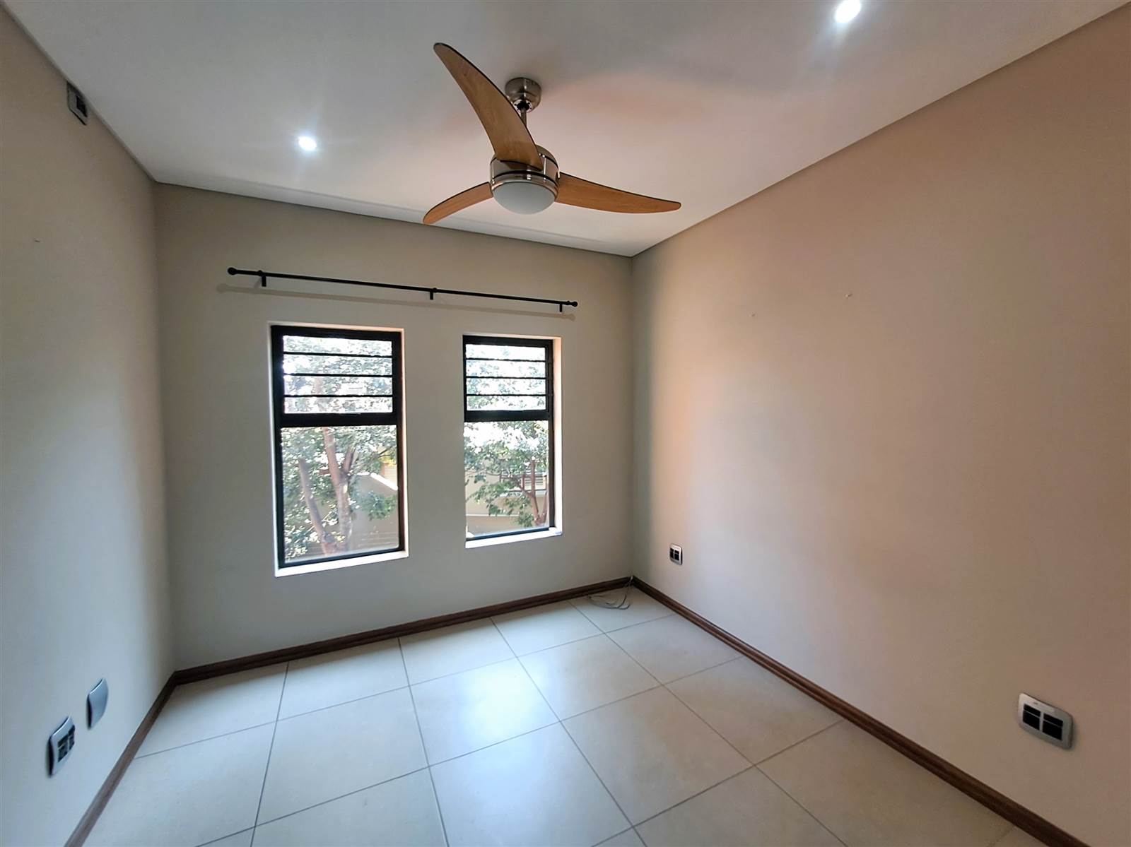 2 Bed Apartment in Craighall photo number 13