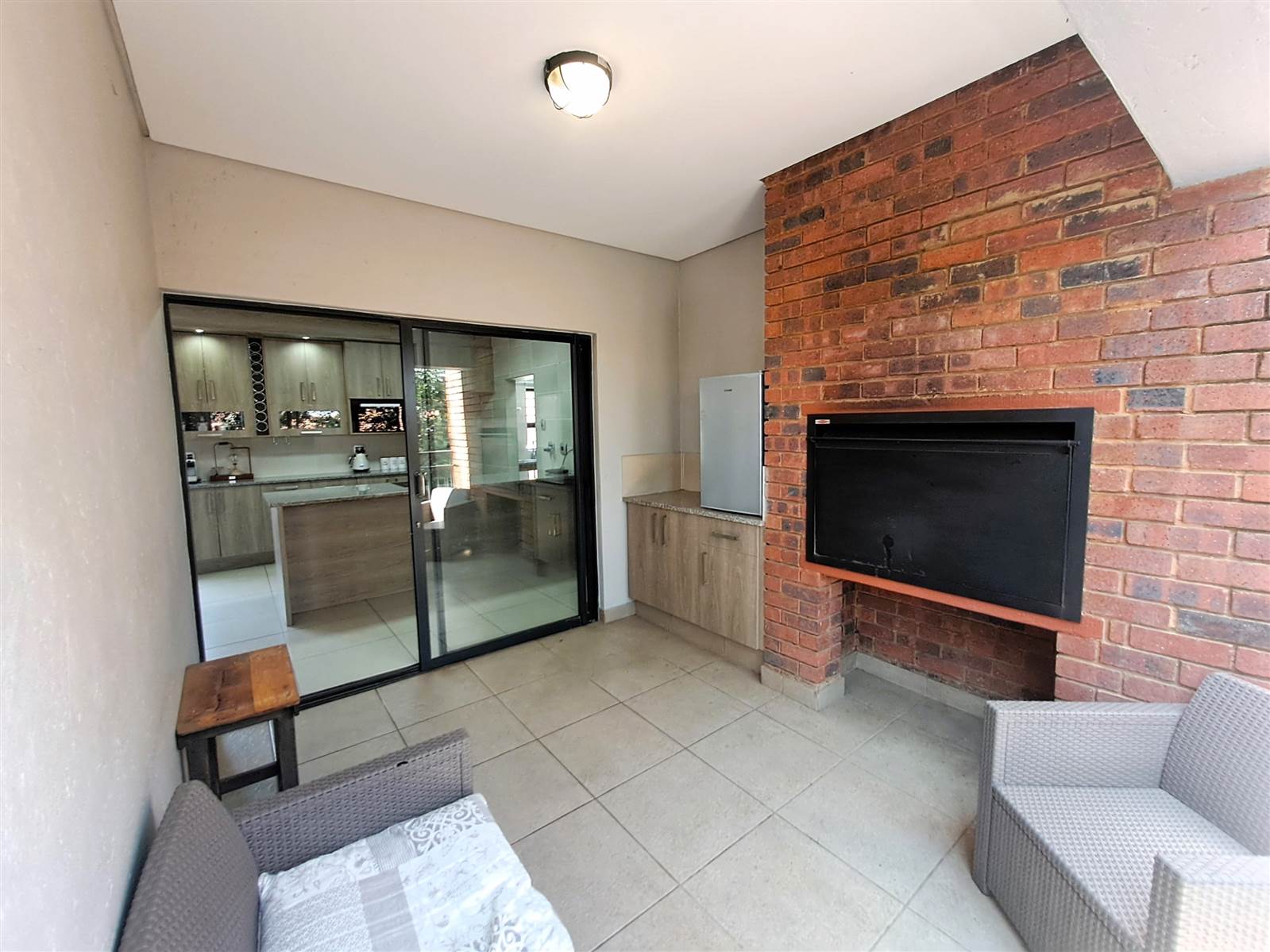 2 Bed Apartment in Craighall photo number 27