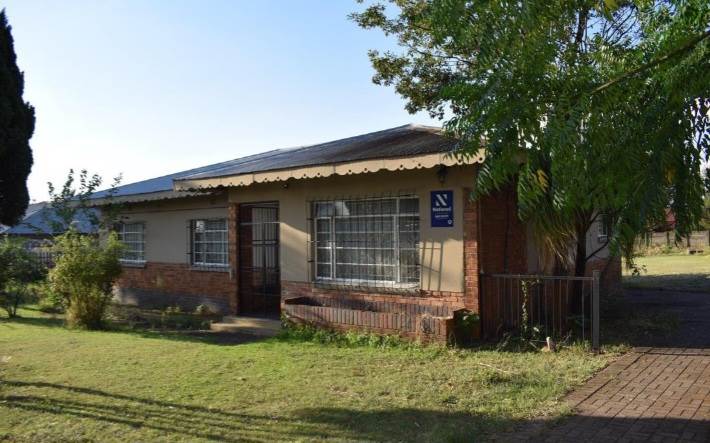 4 Bed House in Witbank Central photo number 8